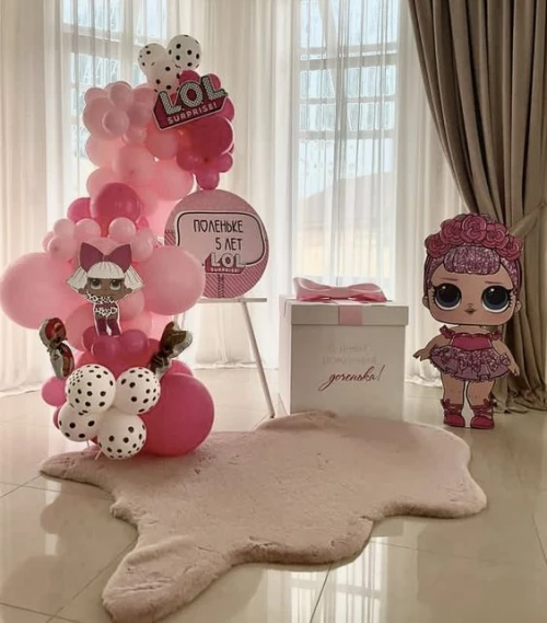 Фотозона из шаров Милые девочки