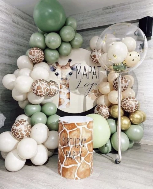 Фотозона из шаров Веселый жираф